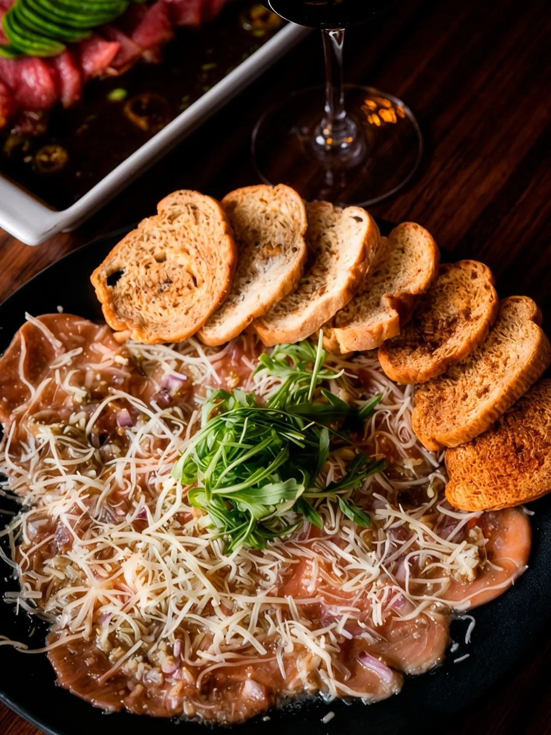 Tiradito de atún con aguacate